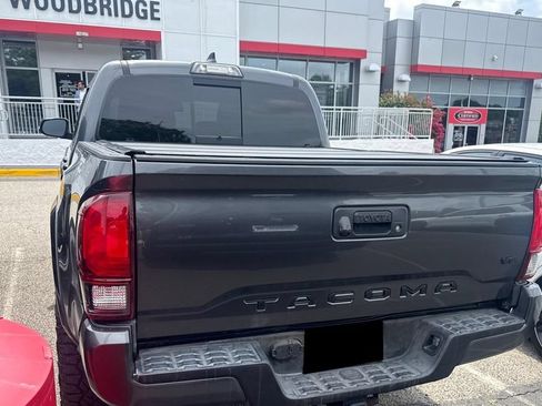 Used 2018 Toyota Tacoma TRD Sport AWD/4WD image 5