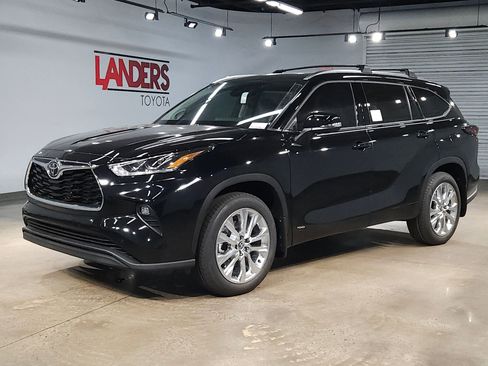 New 2026 Toyota Highlander Limited AWD/4WD image 3