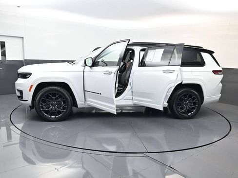 Used 2025 Jeep Grand Cherokee L Summit AWD/4WD image 37