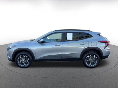 Used 2025 Chevrolet Trax LT image 9