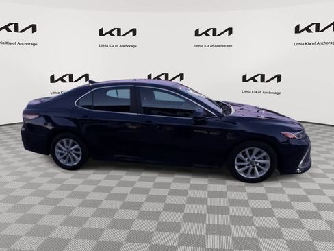 Used 2022 Toyota Camry LE image 9