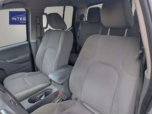 Used 2018 Nissan Frontier SV AWD/4WD image 8