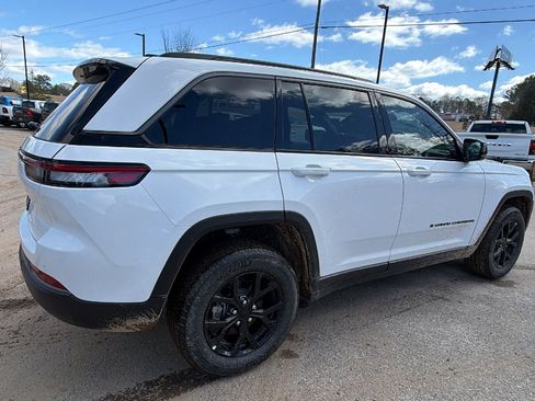 New 2026 Jeep Grand Cherokee Altitude AWD/4WD image 8