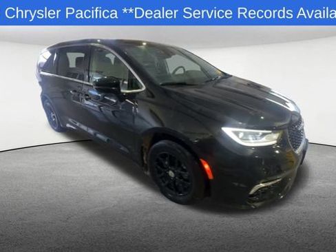 Used 2023 Chrysler Pacifica Touring-L image 2