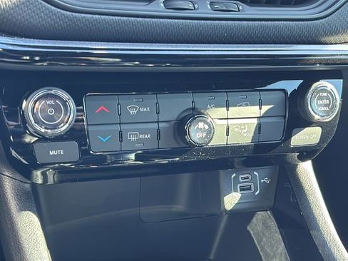 New 2026 Jeep Compass Latitude image 32