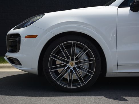 Used 2023 Porsche Cayenne Turbo AWD/4WD image 46