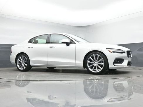 Used 2020 Volvo S60 T5 Momentum FWD image 29