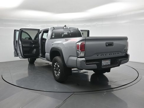 Used 2020 Toyota Tacoma TRD Off-Road w/ Technology Package AWD/4WD image 33