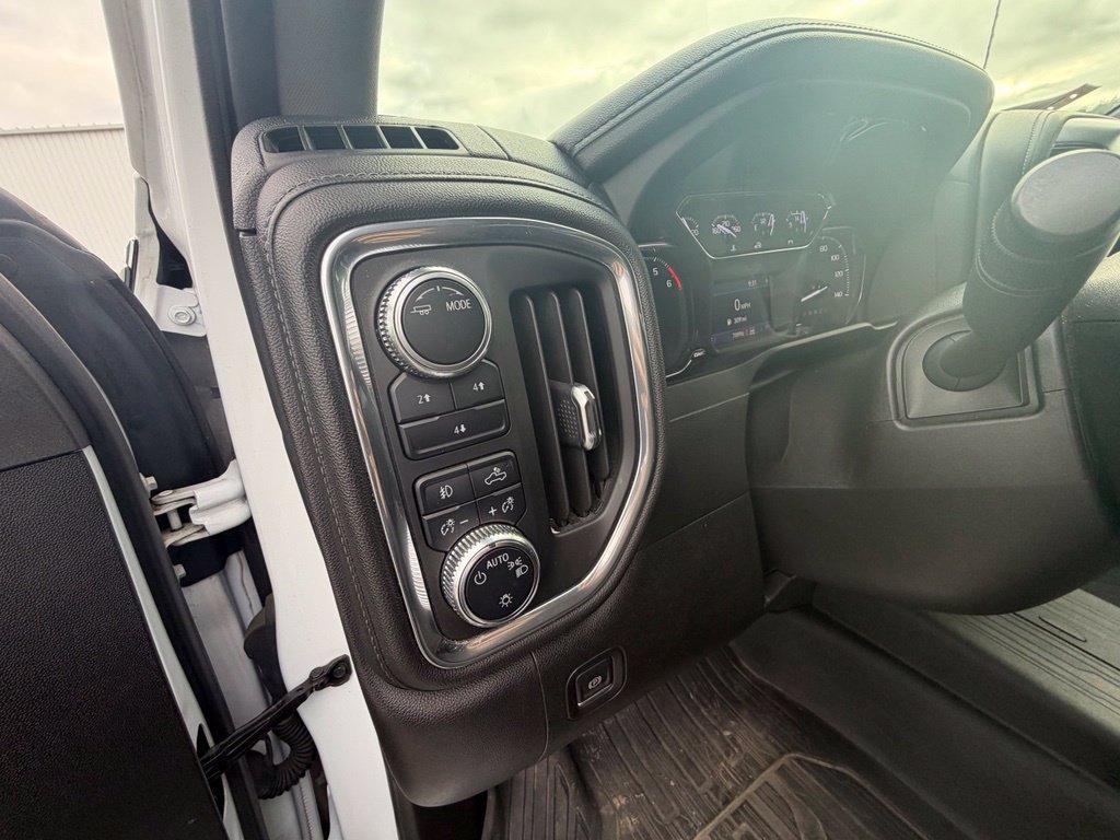 Used 2022 GMC Sierra 2500 SLE w/ SLE Value Package; AWD/4WD image 12