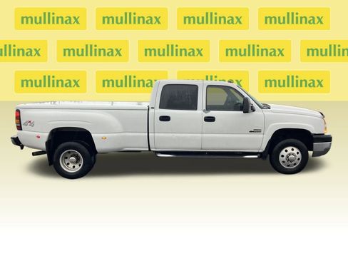 Used 2005 Chevrolet Silverado 3500 LT w/ Heavy-Duty Power Package image 2
