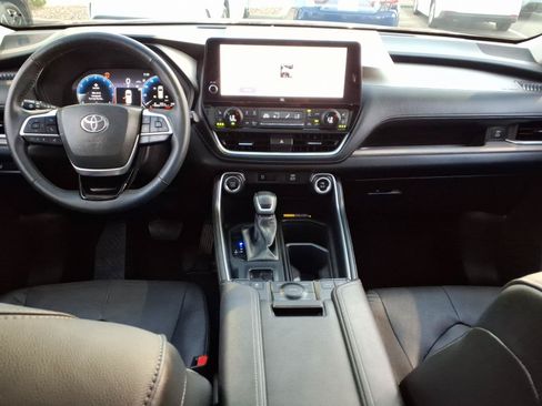 Certified 2025 Toyota Grand Highlander AWD image 11