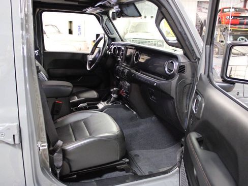 Used 2022 Jeep Wrangler Unlimited Rubicon w/ Xtreme Recon 35" Tire Package AWD/4WD image 23