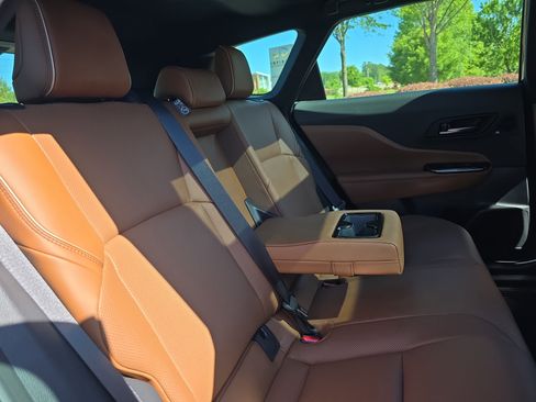 Used 2025 Toyota Crown Signia w/ Advanced Technology Package image 12