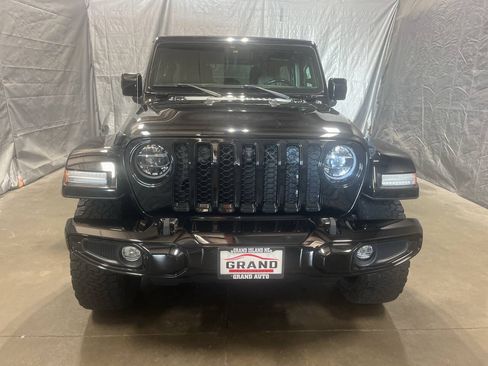 Used 2022 Jeep Wrangler Unlimited Sahara AWD/4WD image 2