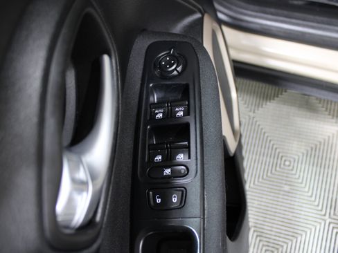 Used 2016 Jeep Renegade Latitude w/ Cold Weather Group image 7