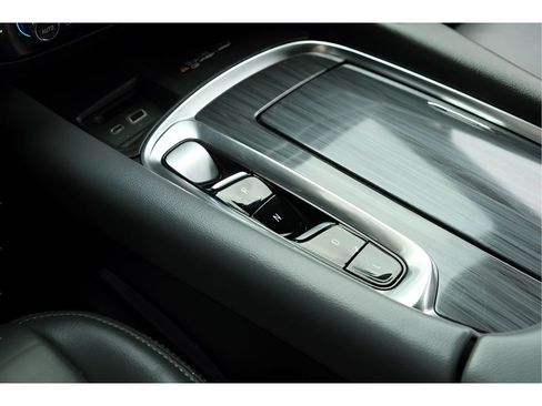 Used 2024 Buick Enclave Premium AWD/4WD image 30