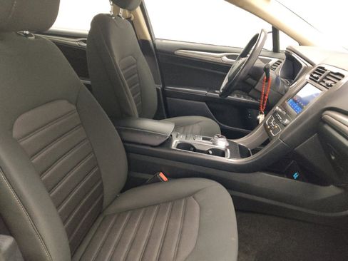 Used 2020 Ford Fusion SE FWD image 21