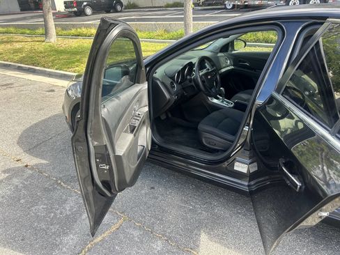 Used 2015 Chevrolet Cruze LT image 3