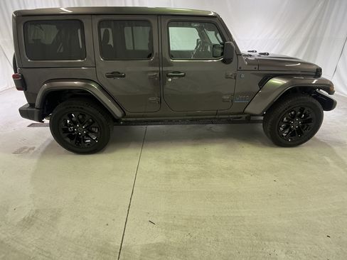 Used 2025 Jeep Wrangler Unlimited Sahara w/ Safety Group AWD/4WD image 12