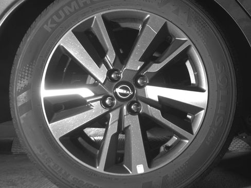 Used 2025 Nissan Versa SV image 15