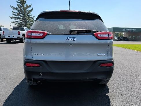 Used 2016 Jeep Cherokee Latitude AWD/4WD image 6
