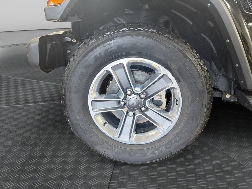 Used 2022 Jeep Wrangler Unlimited Sahara w/ LED Lighting Group AWD/4WD image 16
