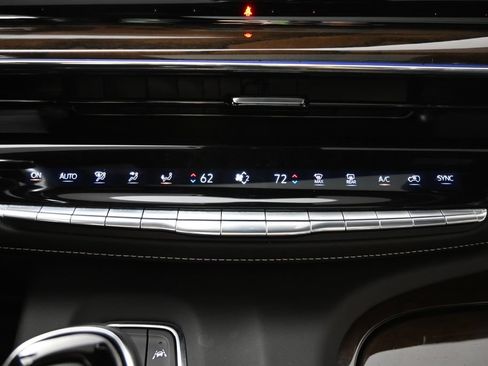 Used 2024 Cadillac Escalade Sport Platinum w/ LPO, ONYX Package AWD/4WD image 34