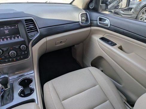 Used 2020 Jeep Grand Cherokee Laredo RWD image 17