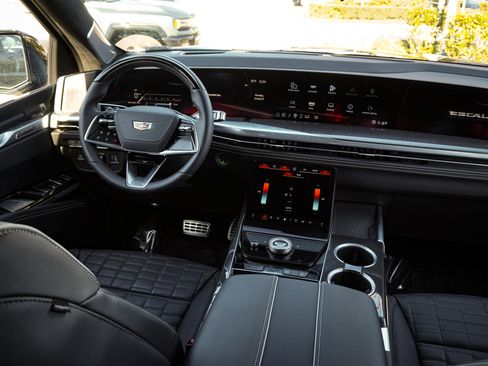 Used 2025 Cadillac Escalade V image 30