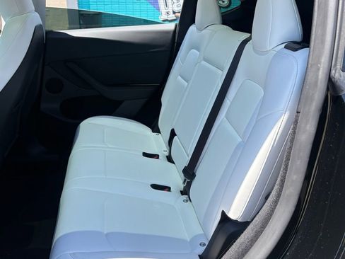 Used 2023 Tesla Model Y Performance AWD/4WD image 11