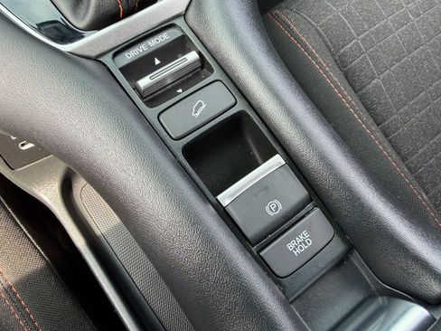 Certified 2025 Honda HR-V Sport image 17