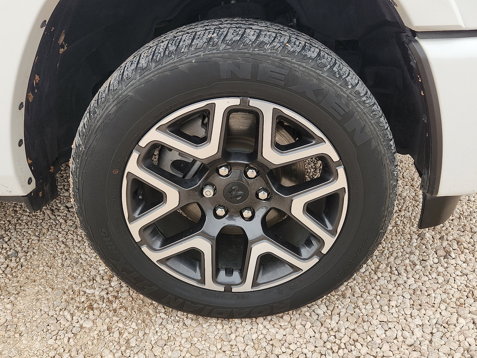 Used 2025 RAM 1500 Laramie AWD/4WD image 7