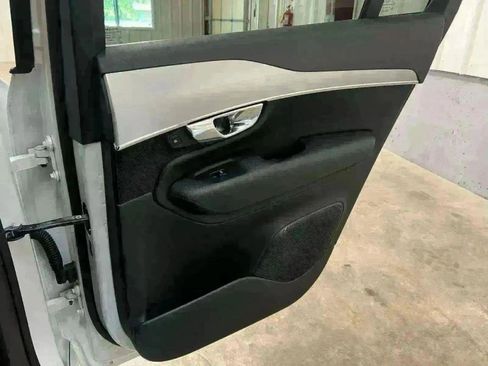 Used 2017 Volvo XC90 T5 Momentum w/ Vision Package image 29