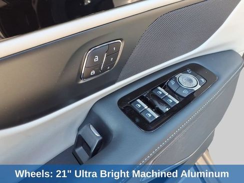 Used 2024 Lincoln Nautilus Reserve AWD/4WD image 17