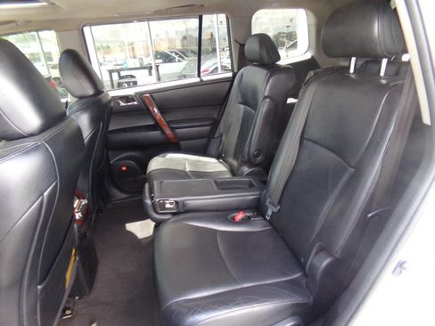 Used 2011 Toyota Highlander Limited w/ Tow Pkg AWD/4WD image 15