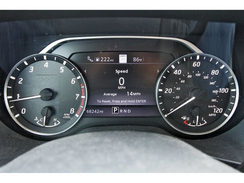 Used 2020 Nissan Titan SV w/ SV Convenience Package RWD image 8