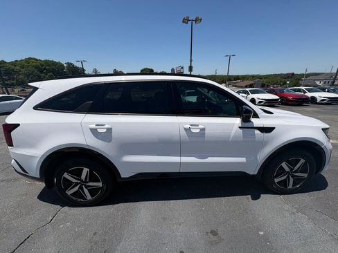 Used 2023 Kia Sorento EX w/ Panoramic Sunroof Package FWD image 4