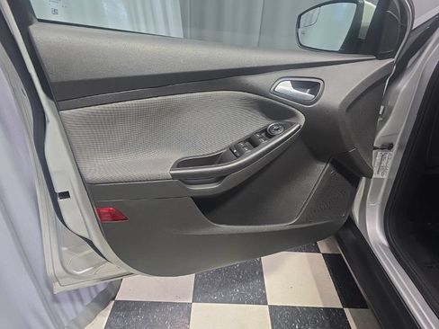 Used 2013 Ford Focus SE w/ SE Winter Pkg FWD image 14