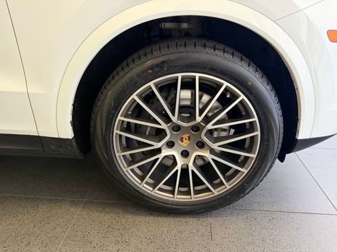 Certified 2023 Porsche Cayenne Platinum Edition AWD/4WD image 13