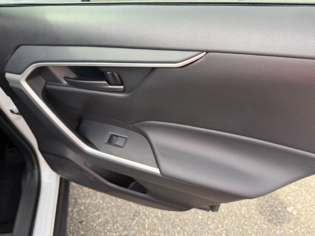 Used 2025 Toyota RAV4 LE AWD/4WD image 21