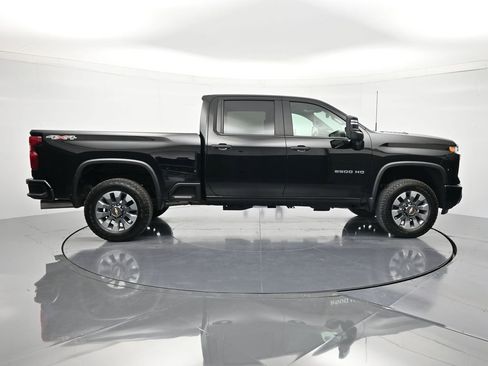 Used 2024 Chevrolet Silverado 2500 Custom w/ Custom Value Package AWD/4WD image 4