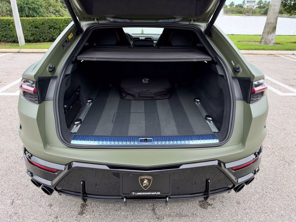 Used 2025 Lamborghini Urus SE AWD/4WD image 22