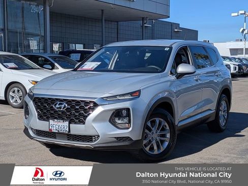 Used 2019 Hyundai Santa Fe SE image 1