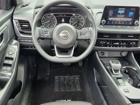 Certified 2024 Nissan Rogue SV FWD image 11