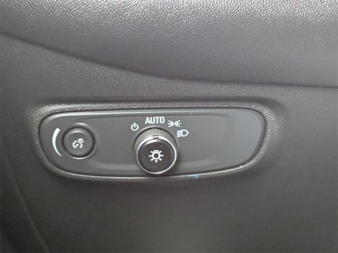 Used 2022 Chevrolet Equinox RS w/ RS Leather Package image 30