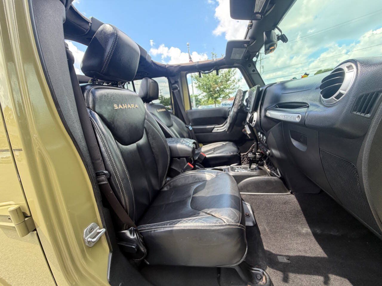 Used 2013 Jeep Wrangler Unlimited Sahara w/ Dual Top Group AWD/4WD image 20