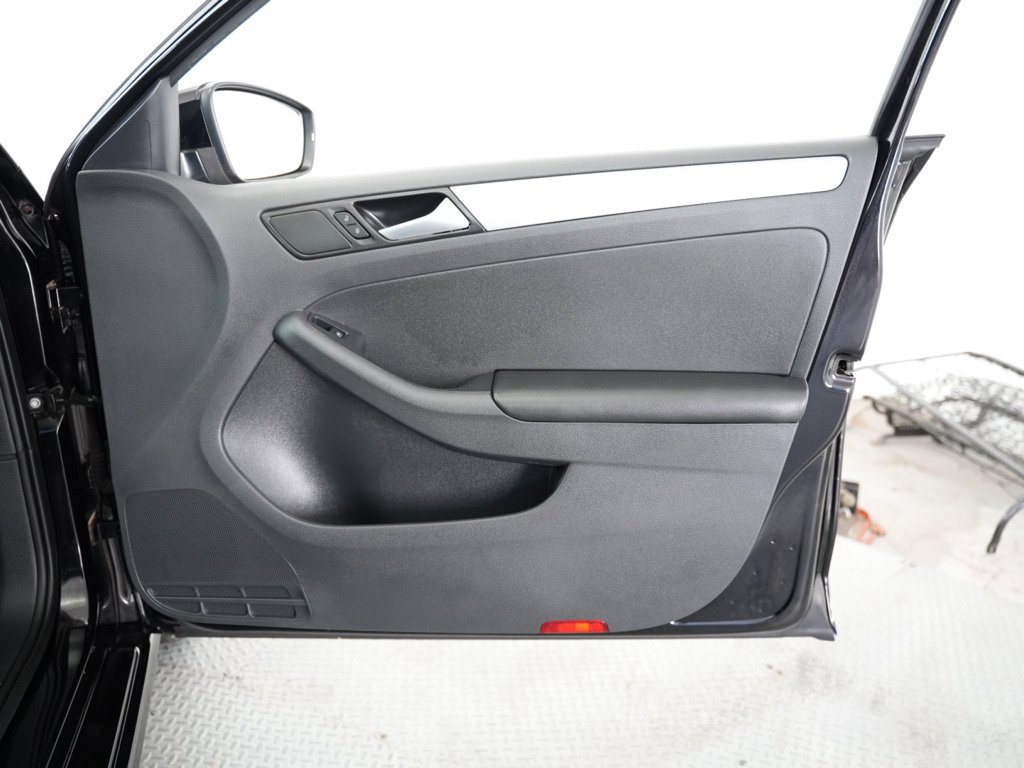 Used 2017 Volkswagen Jetta SE FWD image 46