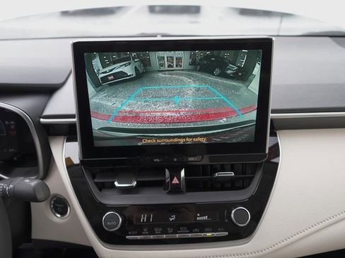 Certified 2025 Toyota Corolla XLE image 28