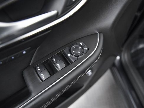 Used 2021 Buick Envision Essence image 9