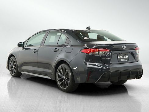 Used 2023 Toyota Corolla SE FWD image 3